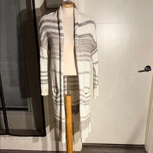 Kismet Large Striped Gray and White Textured Women's Sweater